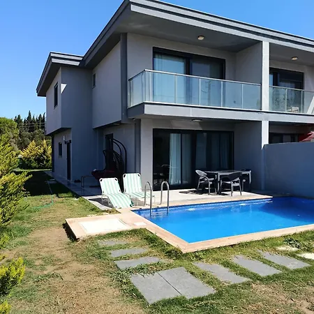 Villa Havuzlu Muestakil 4 1 Salon Çeşme