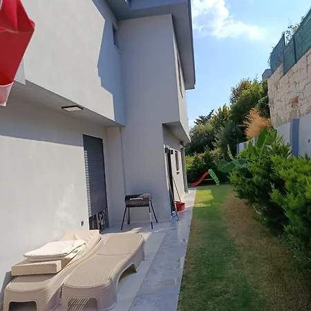 Havuzlu Muestakil 4 1 Salon Villa