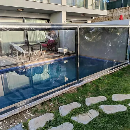 Havuzlu Muestakil 4 1 Salon Villa Çeşme