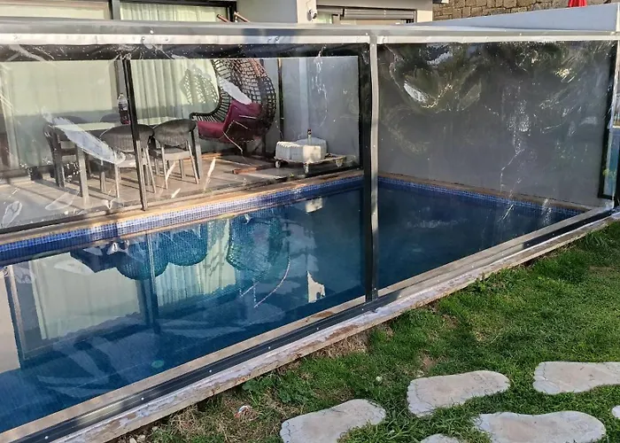 Havuzlu Lueks Villa Çeşme